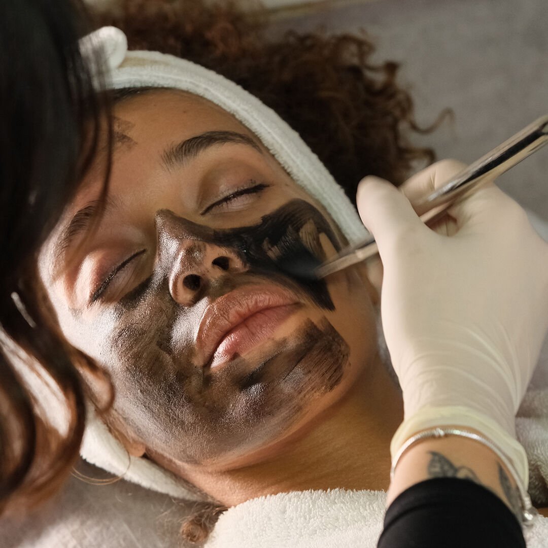 Trendlife Sağlıklı Yaşam Merkezi'nde Karbon Peeling Uygulaması